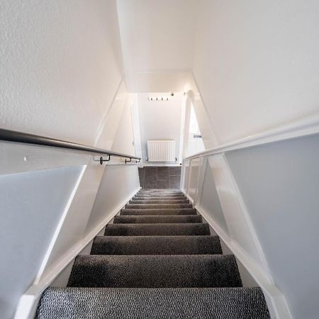 Gatwick Place - 4 Bed 2 Bath Self Contained House With Private Garden Horley Eksteriør bilde