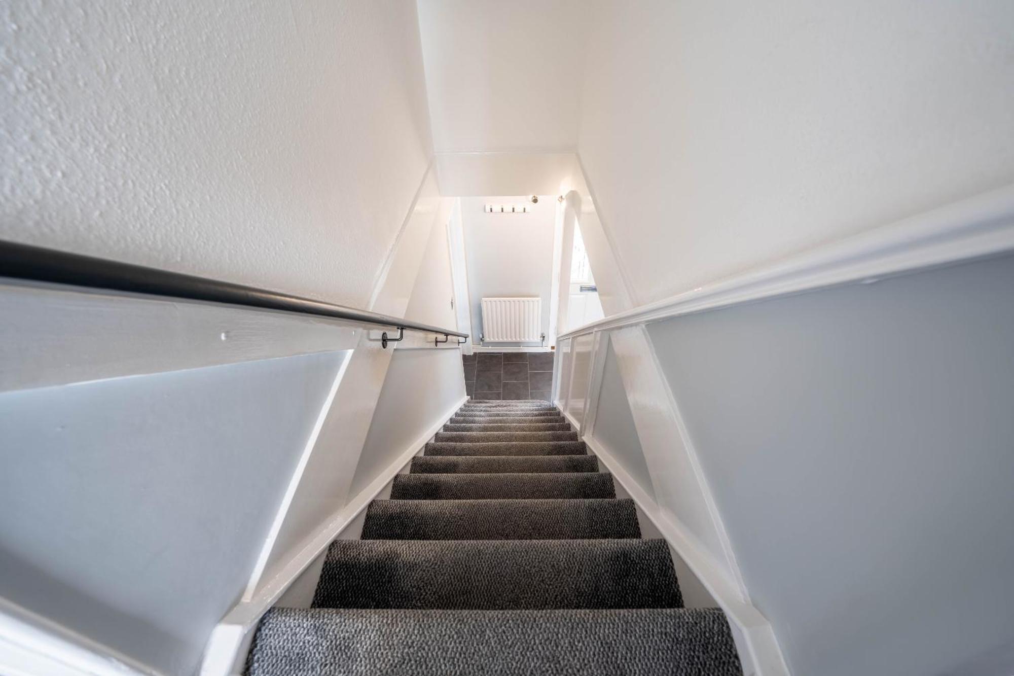 Gatwick Place - 4 Bed 2 Bath Self Contained House With Private Garden Horley Eksteriør bilde