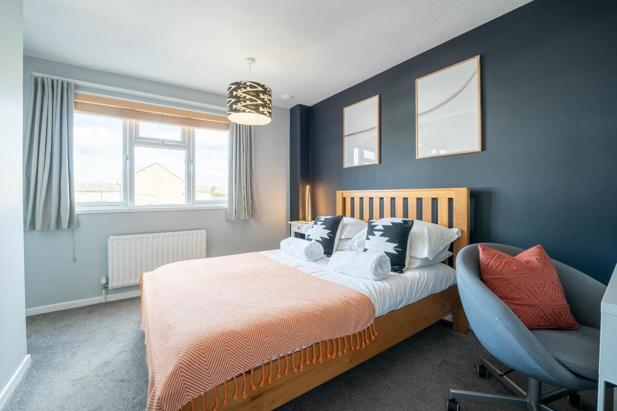 Gatwick Place - 4 Bed 2 Bath Self Contained House With Private Garden Horley Eksteriør bilde