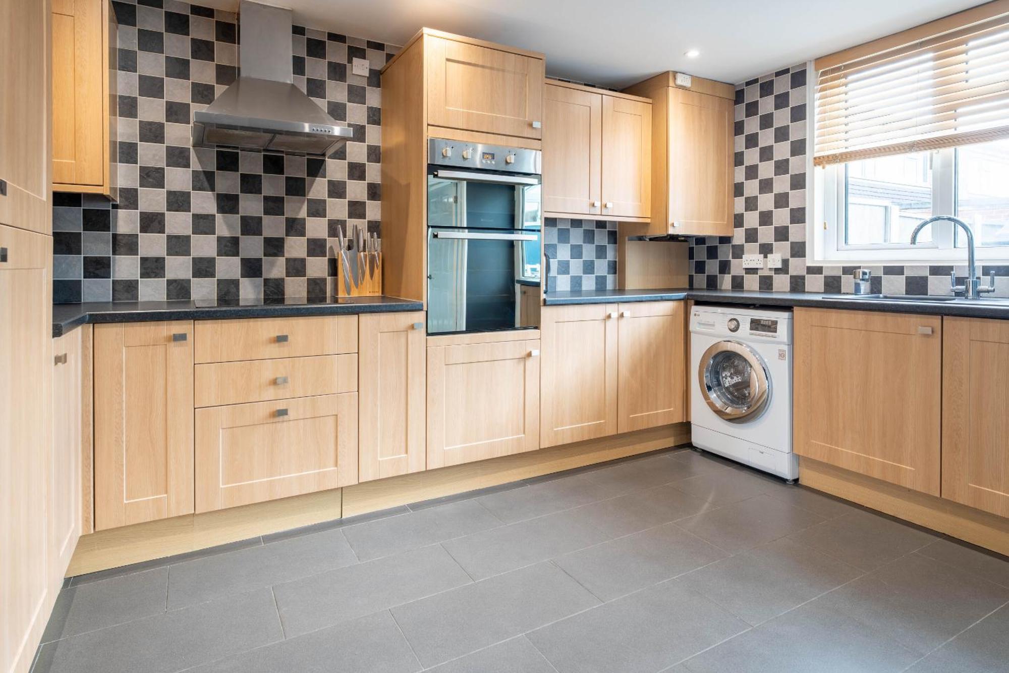 Gatwick Place - 4 Bed 2 Bath Self Contained House With Private Garden Horley Eksteriør bilde