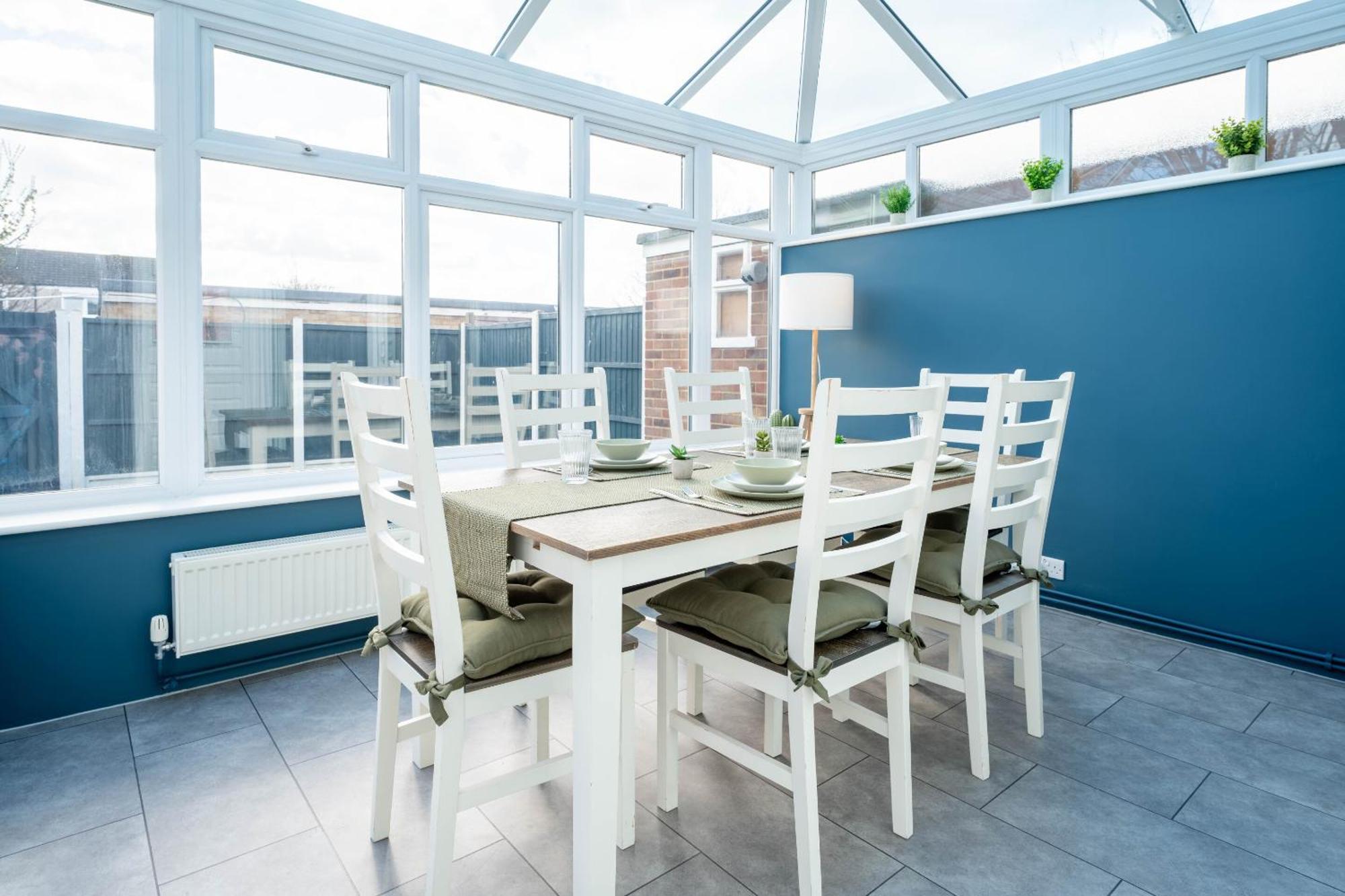 Gatwick Place - 4 Bed 2 Bath Self Contained House With Private Garden Horley Eksteriør bilde