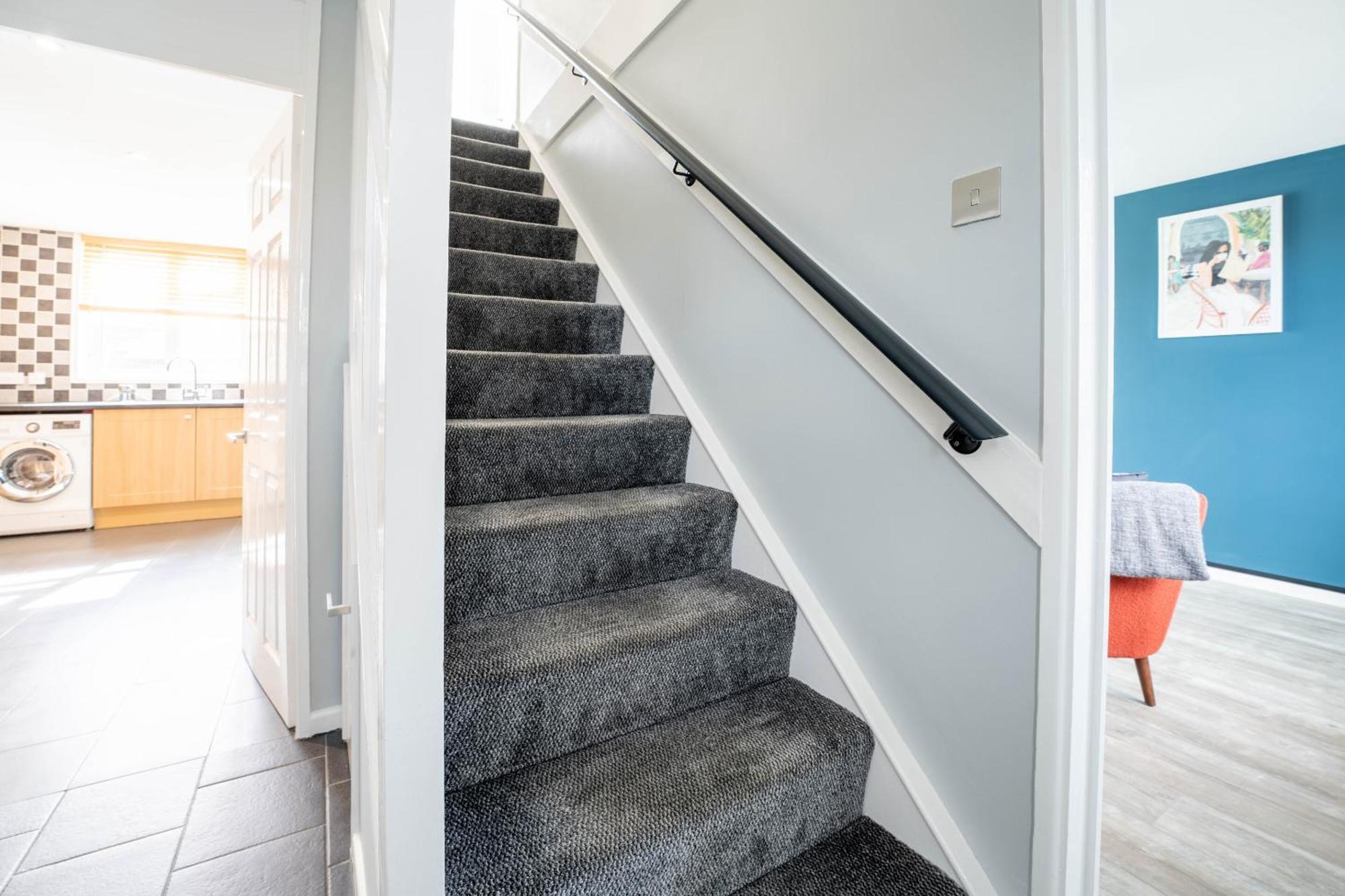 Gatwick Place - 4 Bed 2 Bath Self Contained House With Private Garden Horley Eksteriør bilde