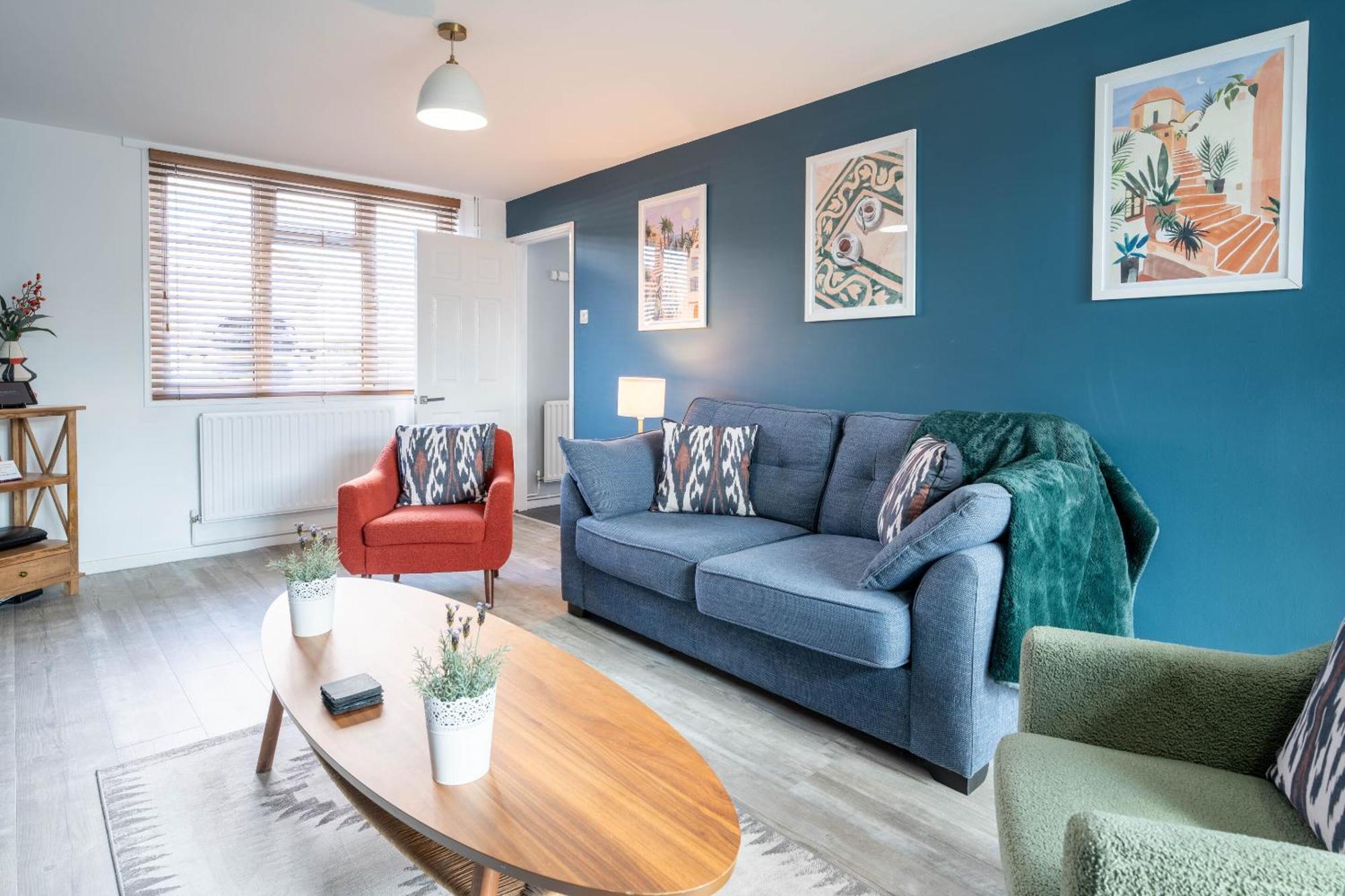 Gatwick Place - 4 Bed 2 Bath Self Contained House With Private Garden Horley Eksteriør bilde